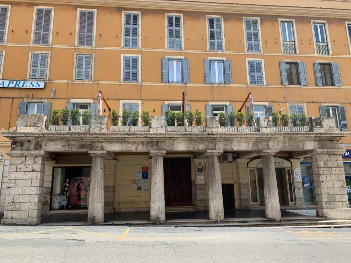 7 Bell'S House Hotel Civitavecchia Eksteriør billede